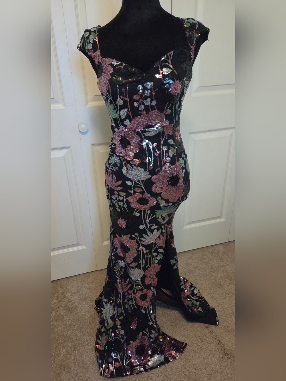 Faeriesty Formal gown All-over Floral Sequin Pattern on a Black SIZE XS